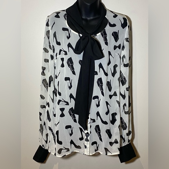 Kardashian blouse - Picture 1 of 3